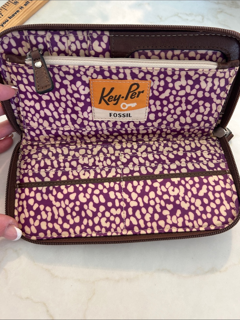 NWOT Fossil Key-Per Quilted Fabric Zip Around Wallet Brown Leather Trim - Picture 4 of 7
